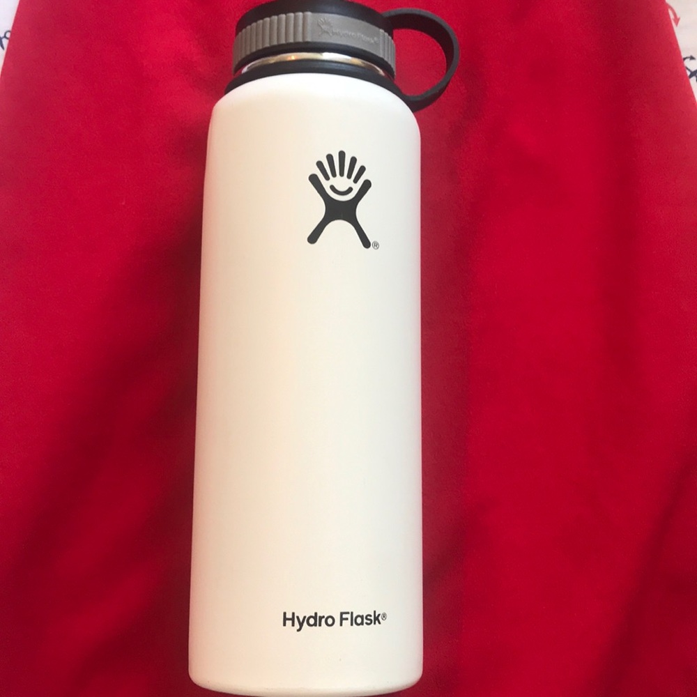 40 oz GORGEOUS white hydro flask!